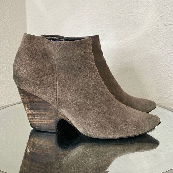 Kenneth Cole REACTION Women's Cheese Please Bootie - Picture 2 of 9